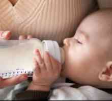 Како да се даде едно шише новороденче
