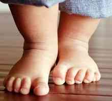 Кога детето почнува да оди, како да учат детето да оди, првиот чевли