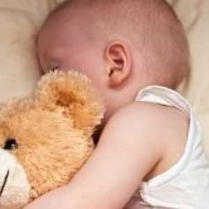 Како да се учат на вашето дете да спие во текот на ноќта