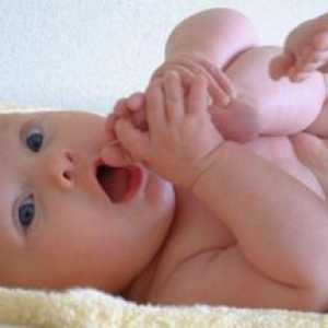Lure дете (3, 4, 5, 6, 7 месеци), да ги намамат бебе шише хранат