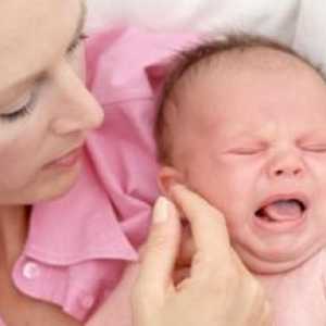 Регургитација кај доенчиња (бебиња) деца, причини, третман